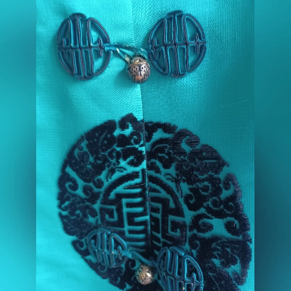 Vintage Jade Silk Cloak With Black Velvet Detailing - Picture 3 of 5